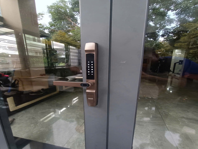 Khóa thông minh Siker 150 – Giải pháp an toàn &amp; tiện nghi cho cửa nhôm Xingfa