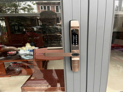 Khóa Thông Minh Siker Màu Champanh – Giải Pháp Hoàn Hảo Cho Cửa Nhôm Xingfa
