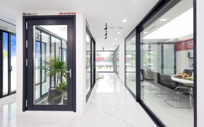 Cửa đi mở quay nhôm Pmi hệ P65D