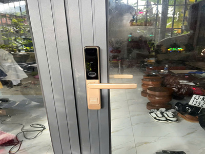 Khóa Thông Minh Siker KTS105 Vàng Gold – Giải Pháp An Toàn Sang Trọng Cho Cửa Nhôm Xingfa Hệ 55
